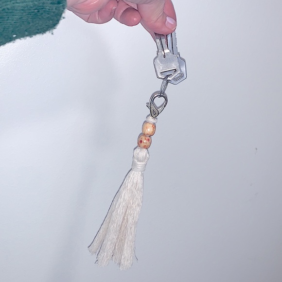 »BÖhÖ Crafted Macrame CottonFiber Arts Wooden Beads Tassel Keychain Purse Charm - Picture 7 of 15